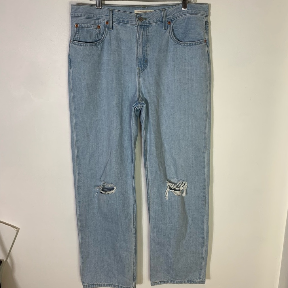 Levi’s Low Pro Straight Leg Jeans 32 Distressed Light Wash‎ 100% Cotton Baggy